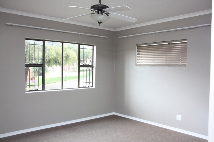 2 Bedroom Property for Sale in Langenhovenpark Free State